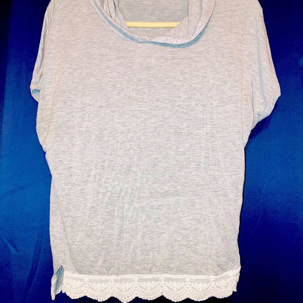 Short sleeved hoodie t shirt with front pocket